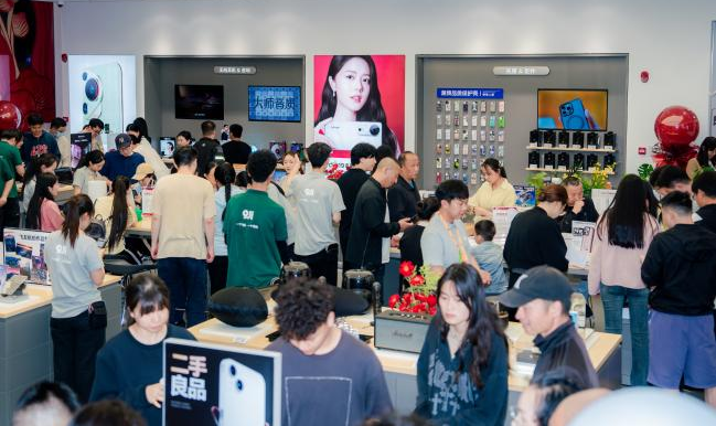 春節假期前四天云南消費市場 年味濃、亮點多、數碼產品銷售火爆