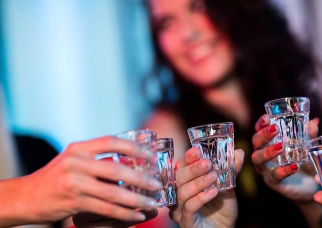 過年買酒注意！有些你覺得口感好的白酒，可能是酒精飲料